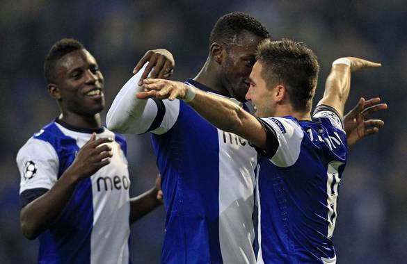 Porto's Moutinho celebrates his goal against Dinamo Zagreb with teammates Martinez and Varela