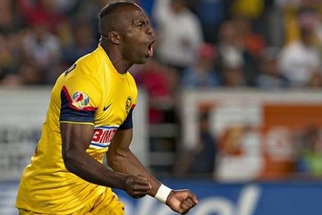 El ecuatoriano Benítez marca tres goles y América es el nuevo líder