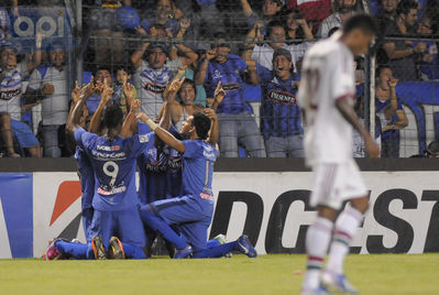 Emelec v Fluminense