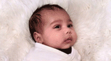 17-kim-kardashian-publica-fotos-de-su-hija