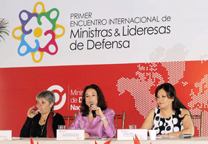 2-ministras-&-lideres-en-defensa-encuentro-latinoamericano