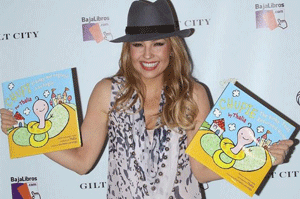 Thalia en la presentación de su libro Chupie