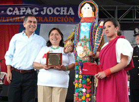 Muñeca de pan de dos metros de alto, ganadora de concurso