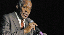 Danny Glover visitará Ecuador, viajará Amazonía ver incidencia caso Chevron