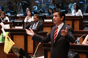  Mauro Andino en el pleno de la Asamblea