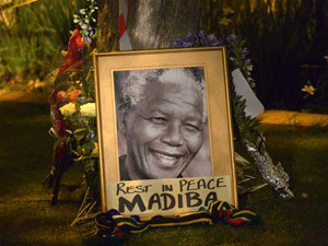 Ofrenda floral en honor a Nelson Mandela